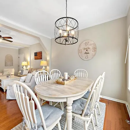 Beautiful Oceanside Unit In Beach Haven!